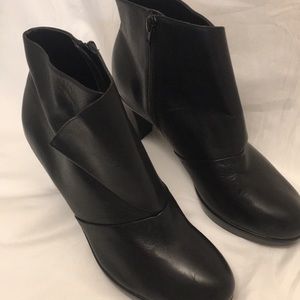 Bella Vita Zip Ankle Boots Booties Black Leather 9.5 M Heels